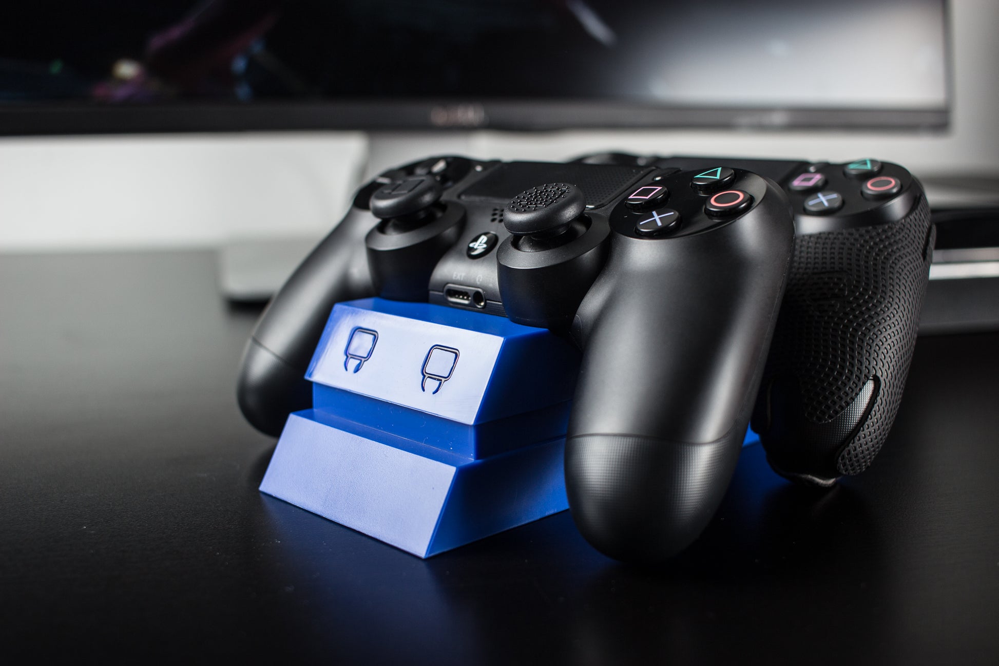 Venom PlayStation 4 Twin Charge Docking Station - Blue (PS4)