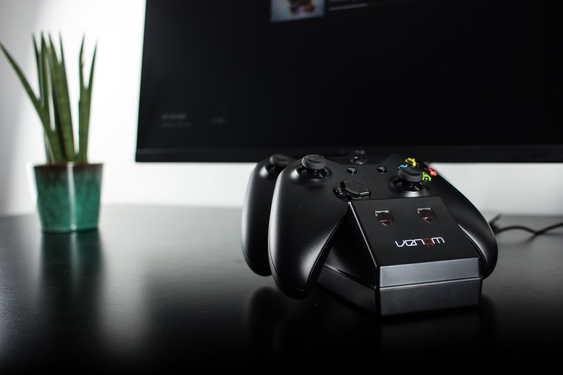 Venom Twin Docking Station with 2 X Rechargeable Battery Packs-Black - Xbox One