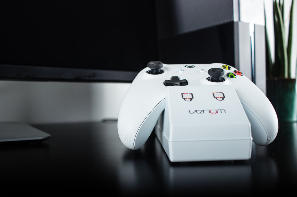 Venom Xbox One Twin Docking Station with 2 x Rechargeable Battery Packs: White Xbox One